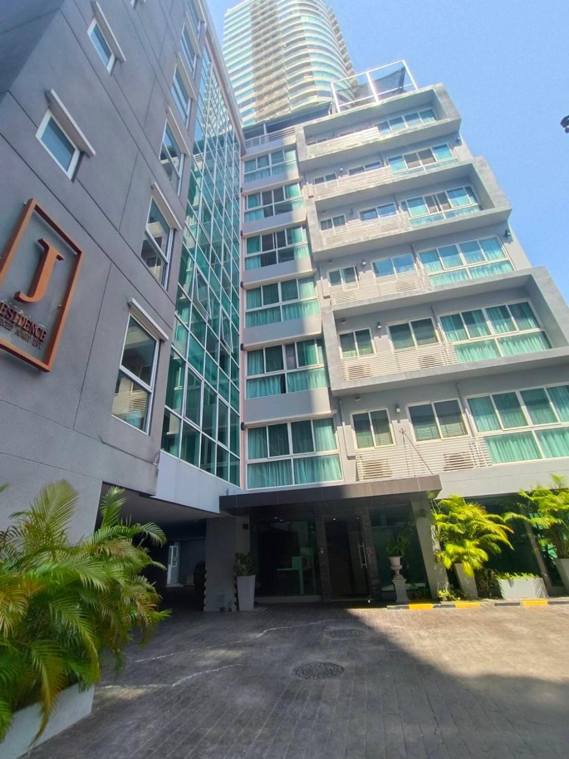 J Residence Thonglor 8 Bangkok Exterior photo
