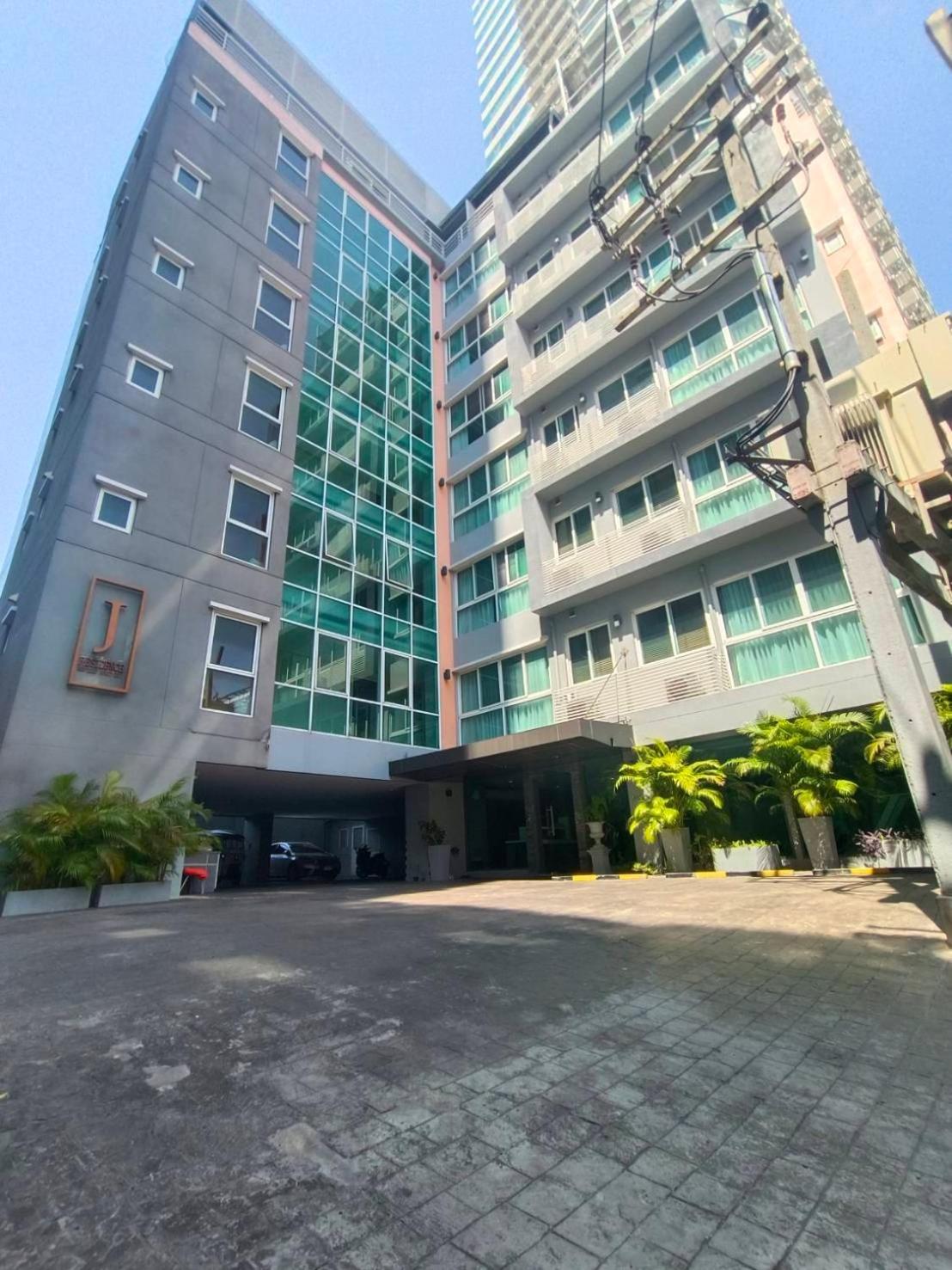 J Residence Thonglor 8 Bangkok Exterior photo